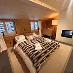 Luxury Family With Extraordinary Mountain Views