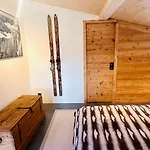 Luxury Family With Extraordinary Mountain Views בקתה Trin
