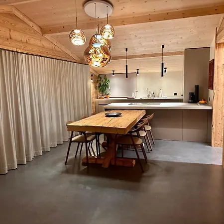 Luxury Family With Extraordinary Mountain Views Trin