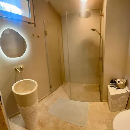 Luxury Family With Extraordinary Mountain Views