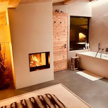 Luxury Family With Extraordinary Mountain Views