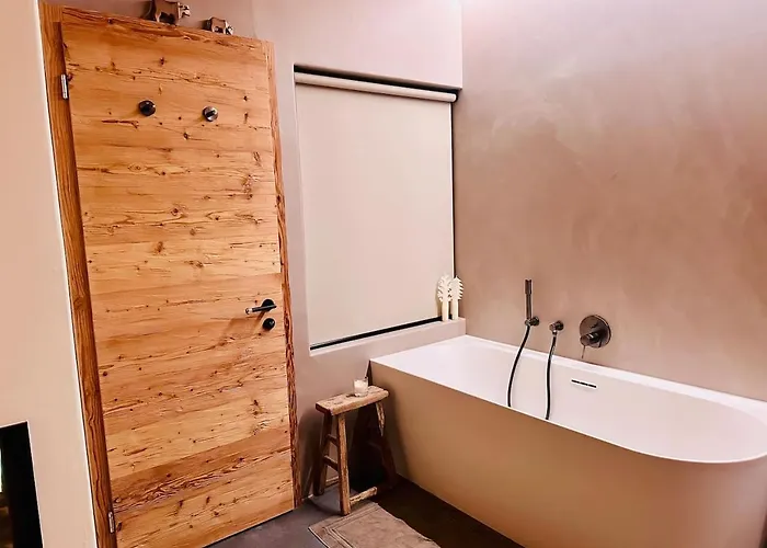 Luxury Family With Extraordinary Mountain Views Trin